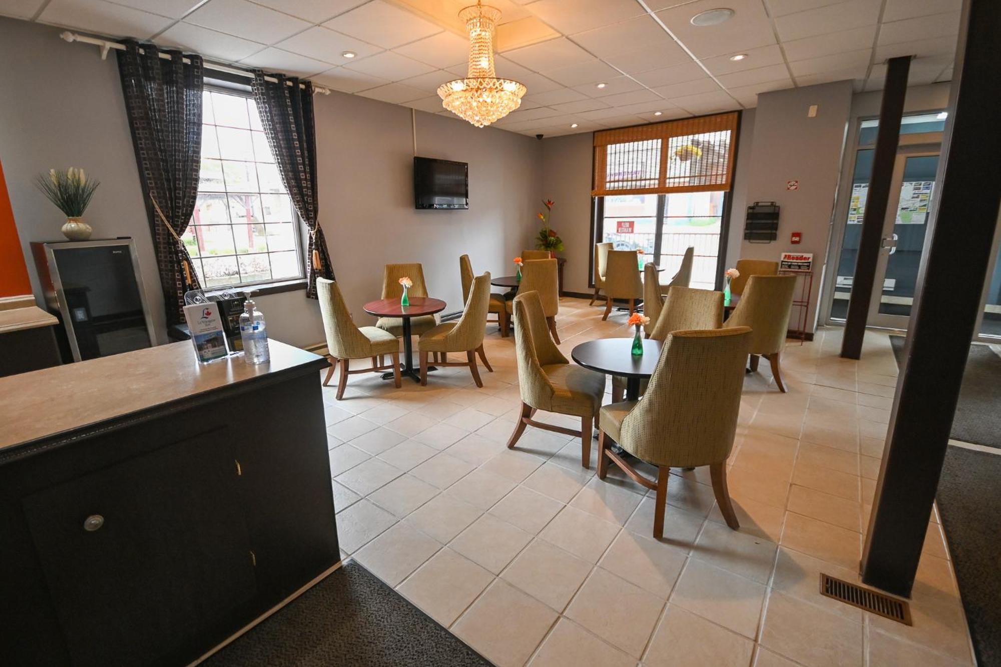 Le Voyageur Inn Mattawa Extérieur photo