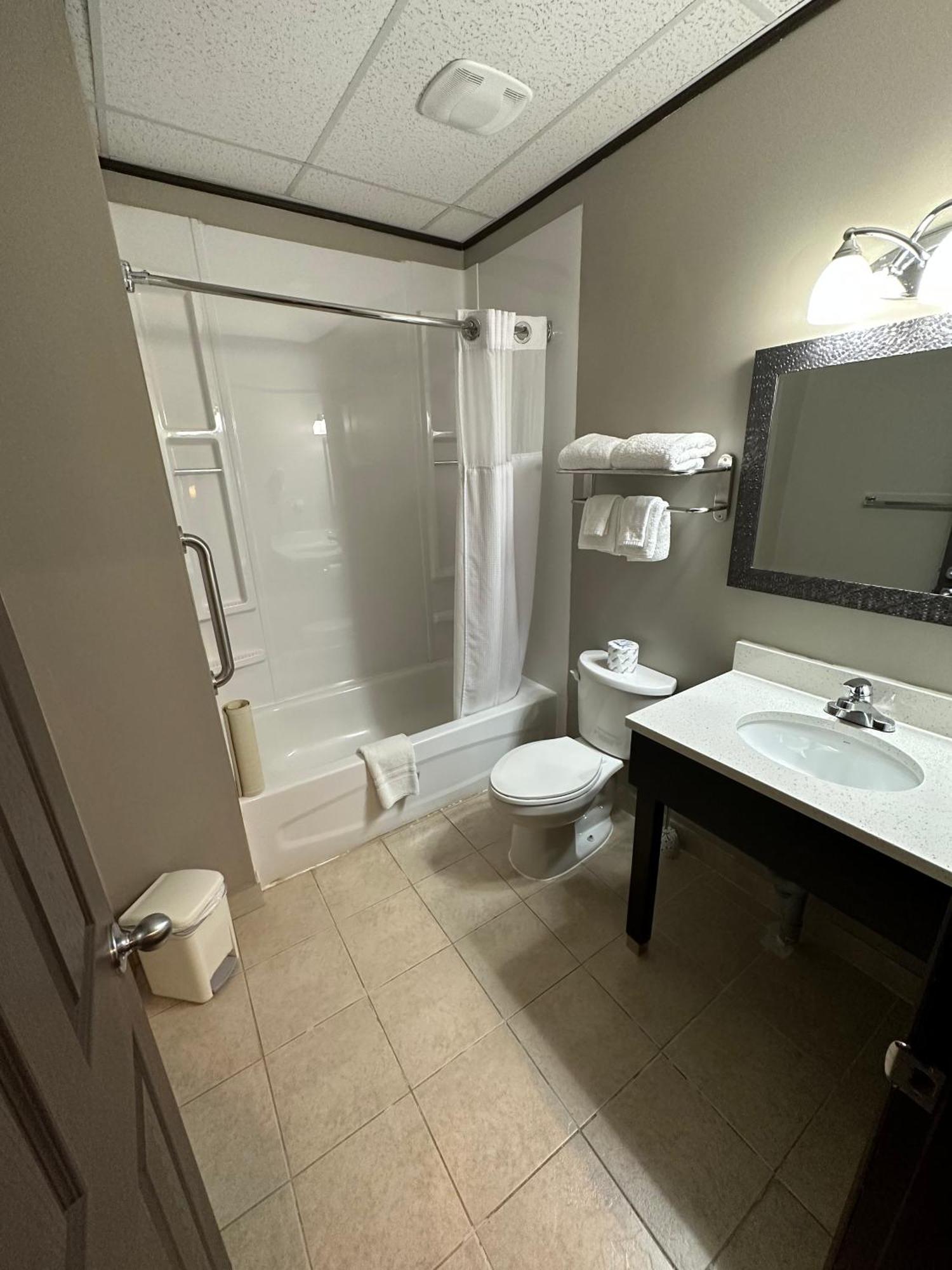 Le Voyageur Inn Mattawa Extérieur photo