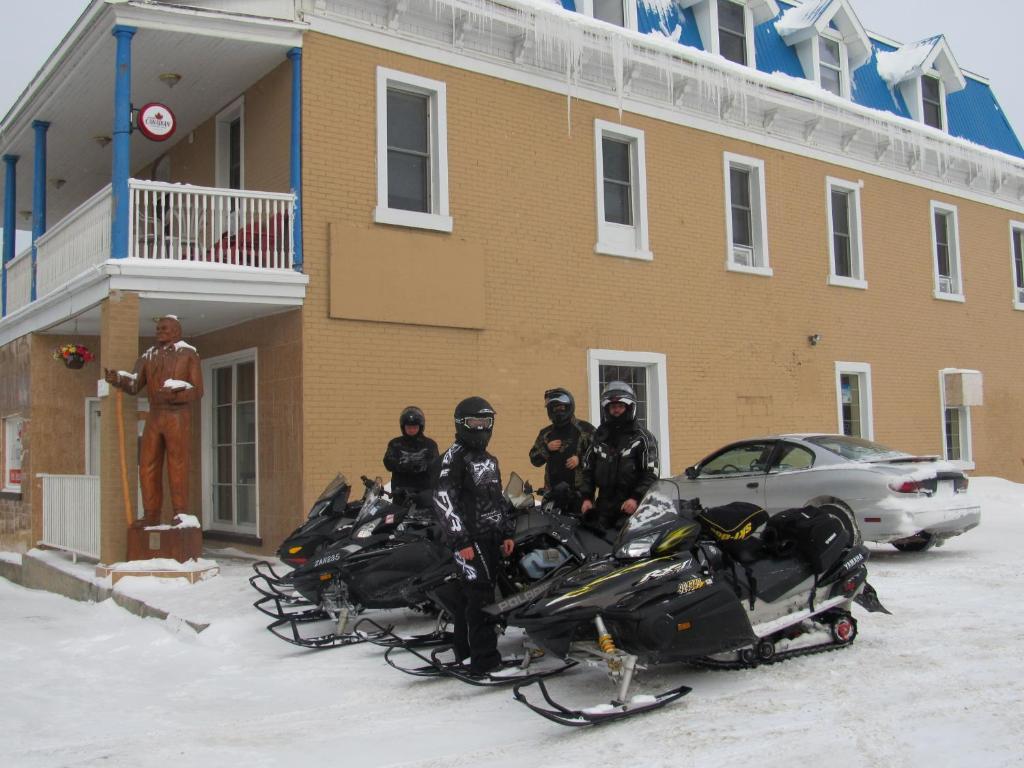 Le Voyageur Inn Mattawa Extérieur photo